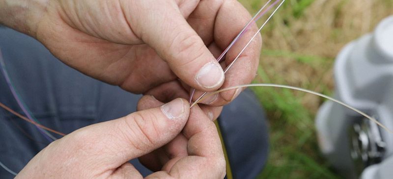 Preparing an ultra lightweight fibre cable and splicing it